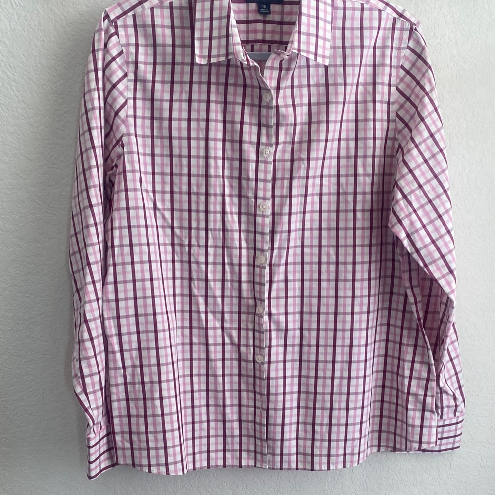 Women’s casual blouse.